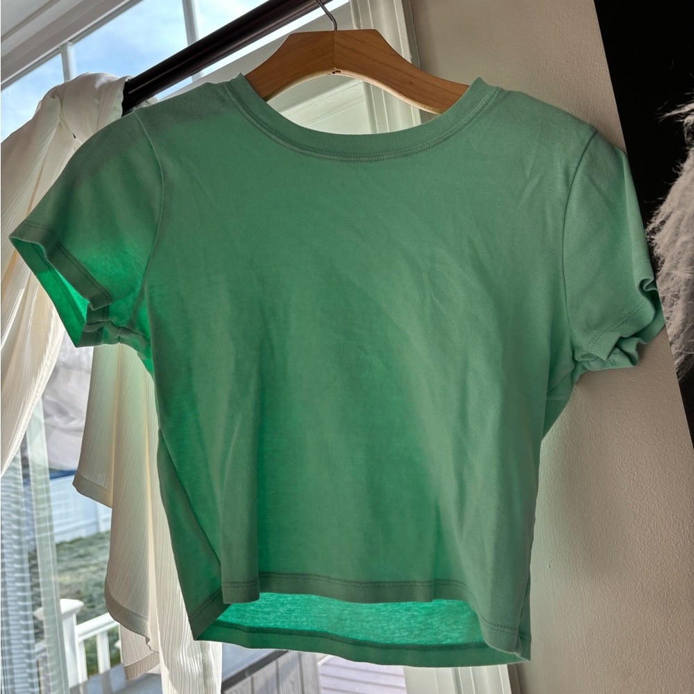 Short sleeve crop top
